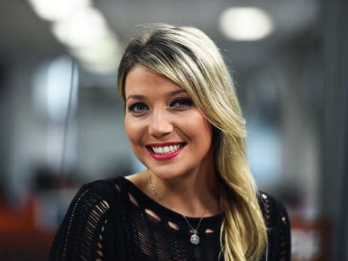 Após casamento com diretor da Globo, Luiza Possi anuncia que está grávida