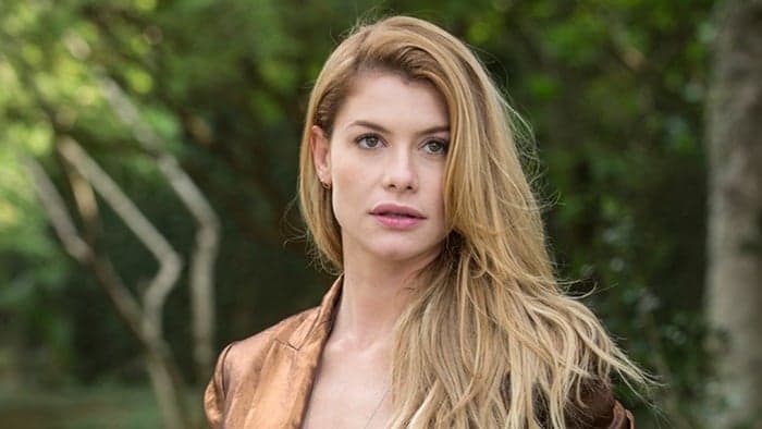 Em raro momento, Alinne Moraes posta foto do filho na web