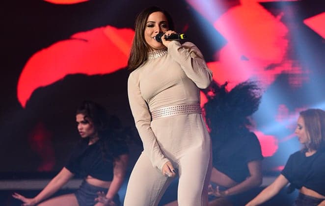 Anitta relembra vida antes da fama: "Dormíamos tudo amontoado"