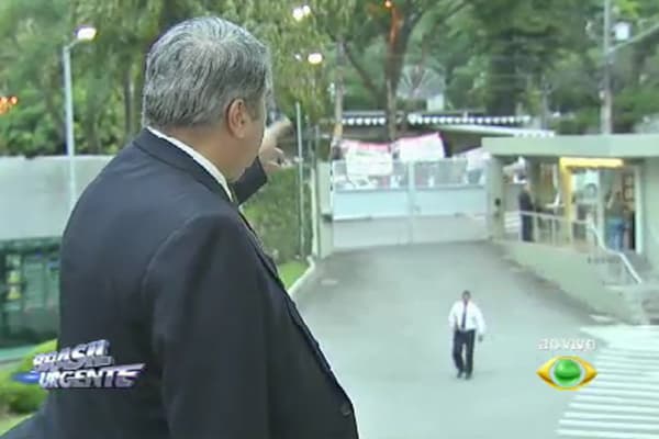 Manifestantes vão à porta da Band pedir ajuda para Datena