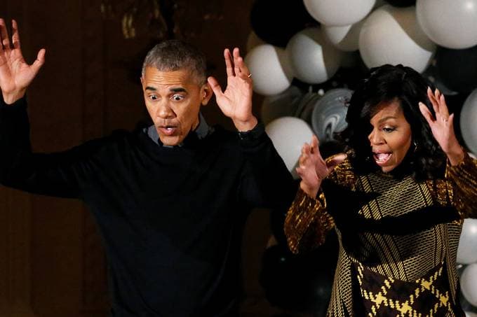 Barack Obama e Michelle Obama dançam 'Thriller' em festa de Halloween