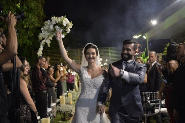 Sem Miguel Falabella como padrinho, Laura Keller e Jorge Sousa se casam
