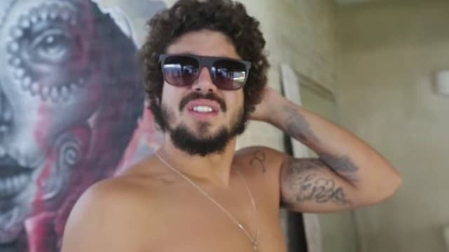 Caio Castro vira salvação para novela da Globo