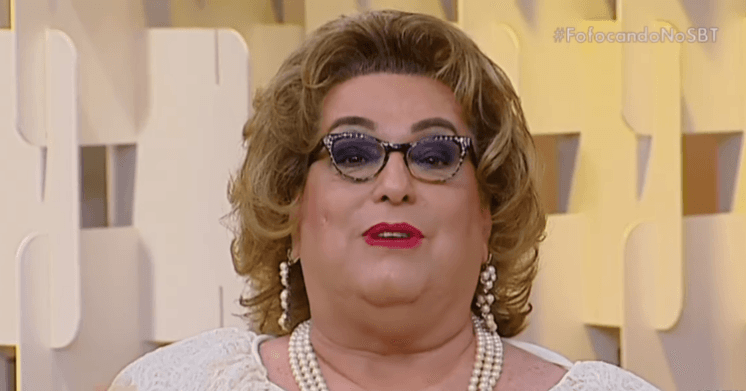 Insatisfeito, Silvio Santos muda horário do "Fofocando" pela quarta vez