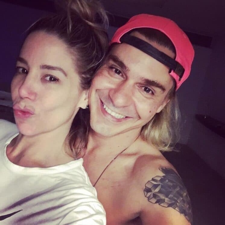 André Gonçalves posa com Dani Winits e se declara: “Te amo”