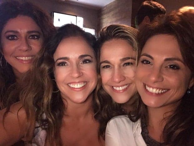 Daniela Mercury aparece com Fernanda Gentil e suas respectivas namoradas