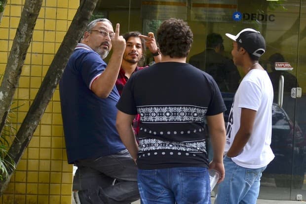Após agressão, Rayanne Morais e Douglas Sampaio são levados para a delegacia
