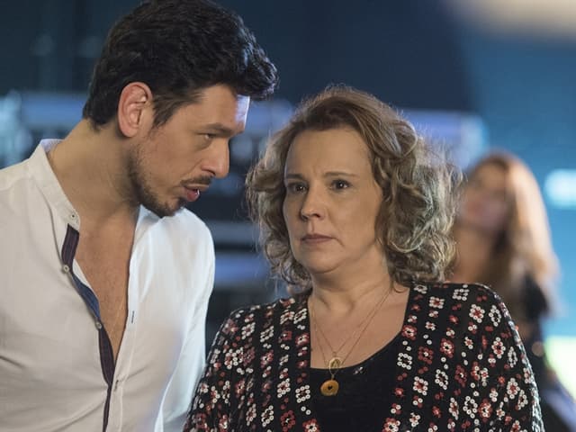 "Rock Story": Lázaro e Néia se unem para separar Léo Régis e Diana