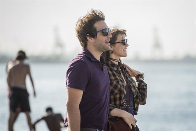 Em "A Lei do Amor", Tiago e Isabela coroam romance com viagem ao Rio; "Estou feliz demais", diz atriz
