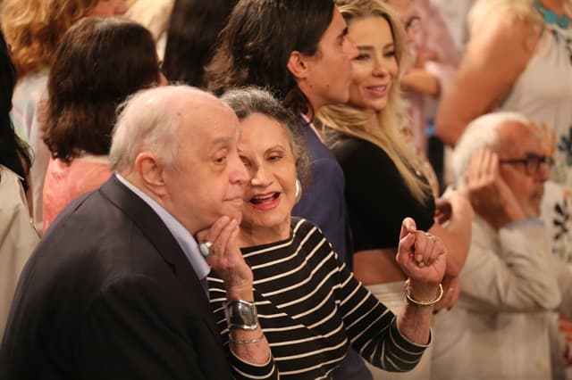 http://tvfoco.uai.com.br/wp-content/uploads/2015/05/Daniela-Mercury.jpg