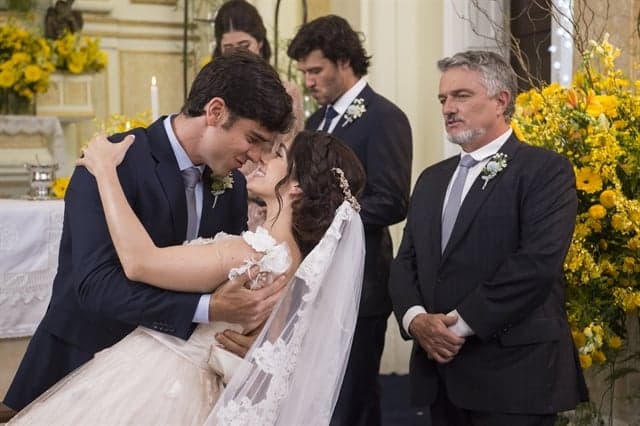 http://tvfoco.uai.com.br/wp-content/uploads/2015/05/Daniela-Mercury.jpg