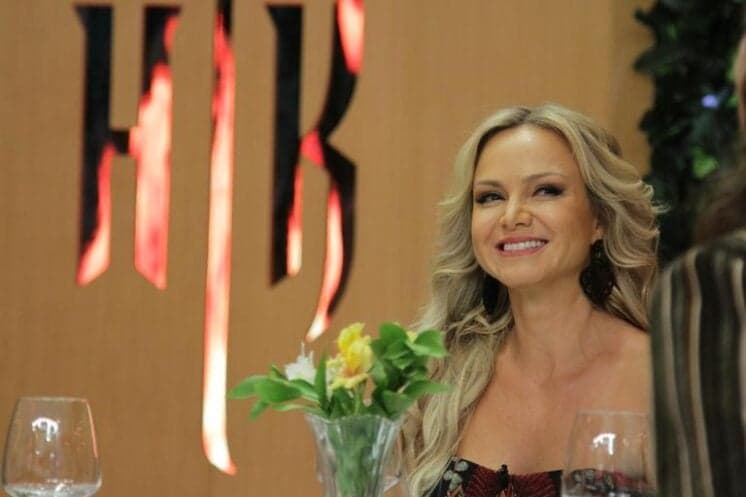 Eliana participa de programa do SBT com a sua mãe; veja as fotos!