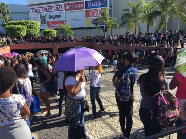 Fãs de Justin Bieber acampam no Rio em espera do show que acontecerá apenas em março