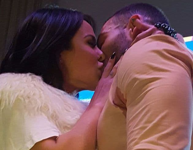 Alinne Rosa desembolsa R$ 22 mil para ganhar beijo de Lucas Lucco