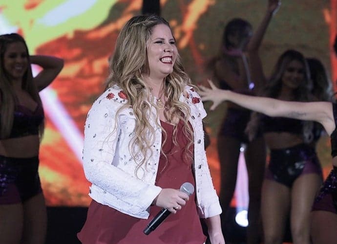 Marília Mendonça é surpreendida com pedido de noivado no Natal: "Sem palavras"
