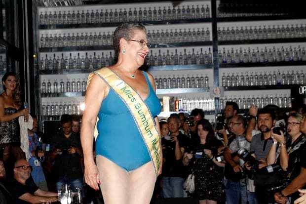 Dona Geralda vence disputa e é eleita "Miss Bumbum Melhor Idade"