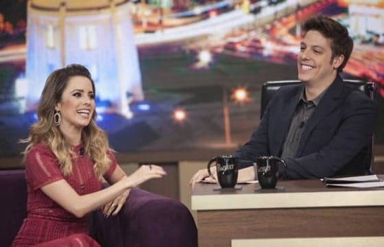 Sandy fala sobre o filho para Porchat: "Ele sabe que eu sou artista"