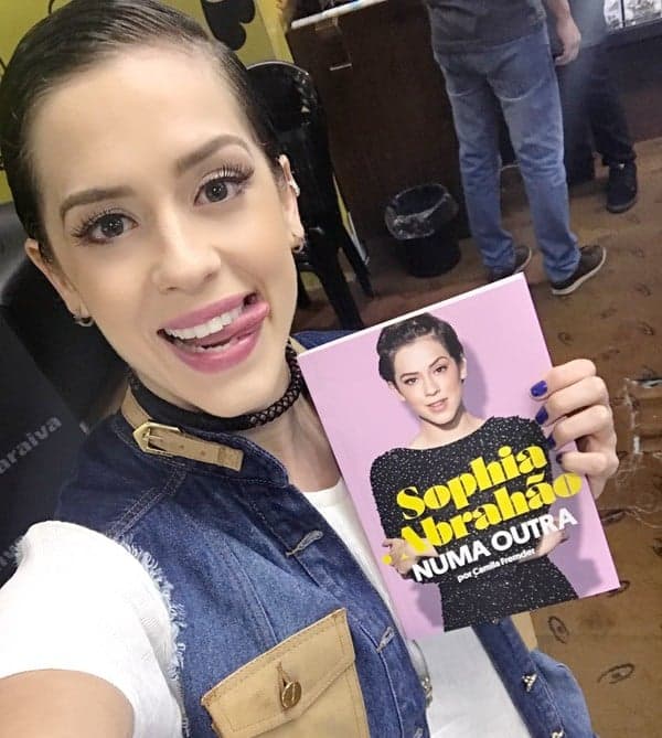 Aos 25 anos, Sophia Abrahão lança biografia: "Já vivi muita coisa"