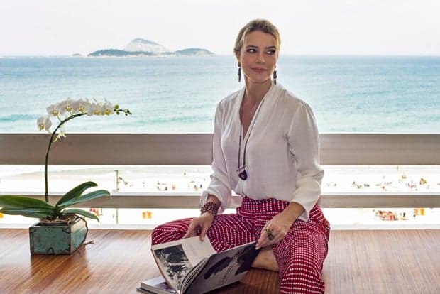 Christine Fernandes comenta boa forma e dispara sobre os paparazzi: "incomodam"