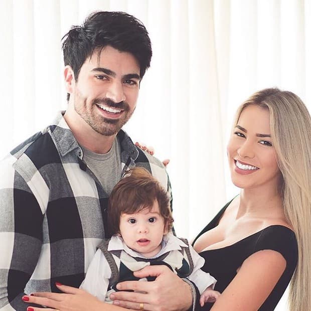 Ex-BBB expõe seguidora que criticou aparência do seu filho