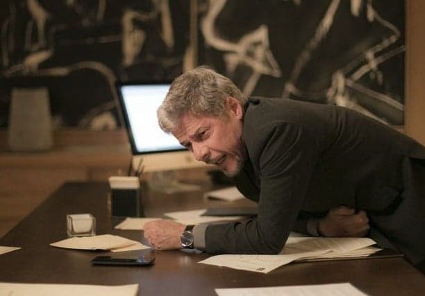 "A Lei do Amor": Tião será sufocado e humilhado por Pedro