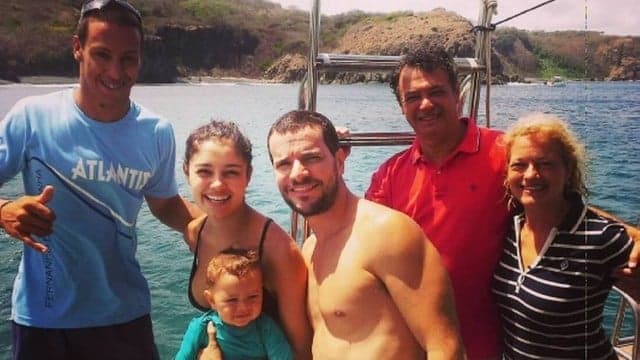 Sophie Charlotte curte Fernando de Noronha com filho e Daniel de Oliveira