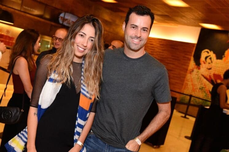 Namorado de Carol Celico, ex de Kaká, é visto em boate dançando com outra mulher