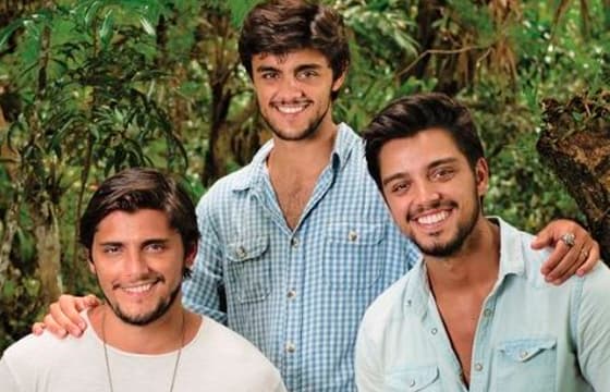 Irmãos Simas "refazem" foto antiga no Natal