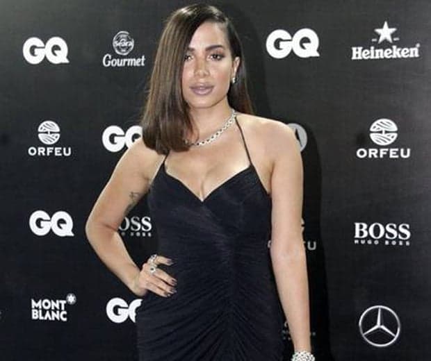 Anitta responde tweet de internauta e vira meme na internet