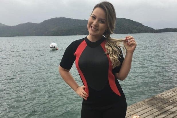 Ex-BBB Cacau fala do novo visual, moreno, e diz que engordou dois quilos