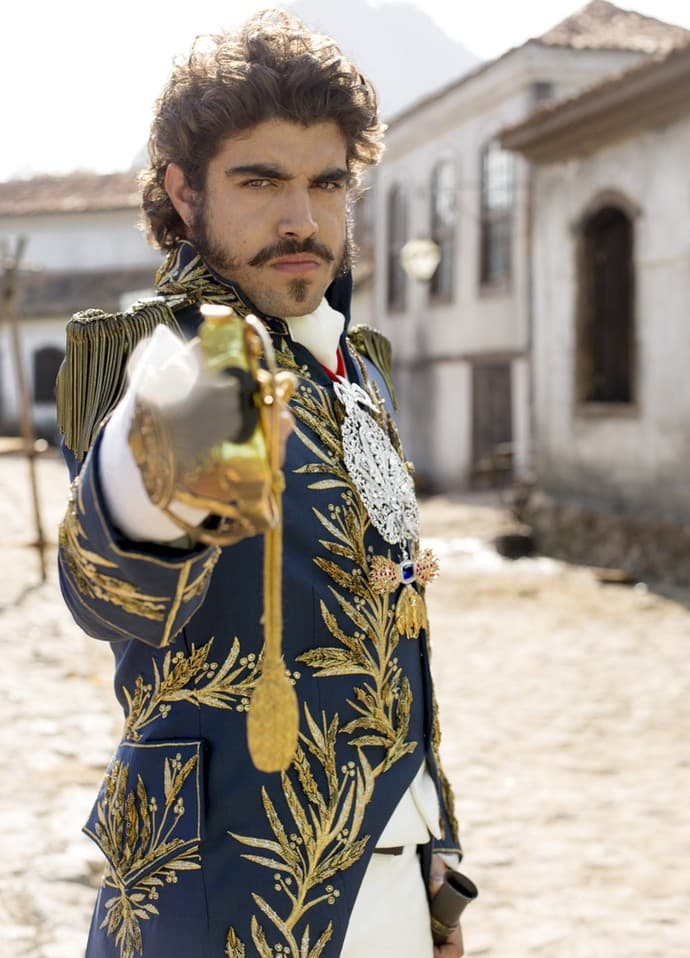 Caio Castro teve que fazer dieta para perder peso para nova novela