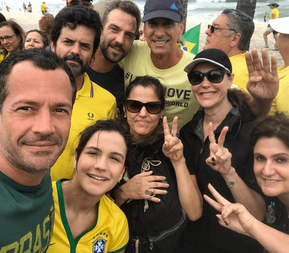 Famosos participam de manifestação à favor da Lava Jato