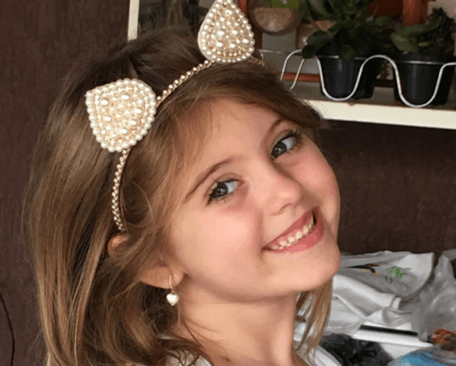 Lorena Queiroz posta foto com o irmão menor e fãs se "derretem" pela fofura dos dois