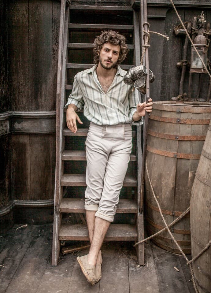 Para "Novo Mundo", Chay Suede precisou malhar mais e fazer aula de circo