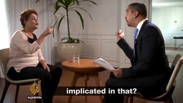 Dilma se revolta após ser confrontada por repórter: "Cúmplice ou incompetente?"