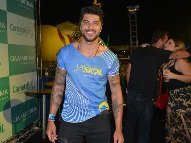 Ex-BBB Renan choca fãs ao publicar foto sem roupa no Instagram; confira!