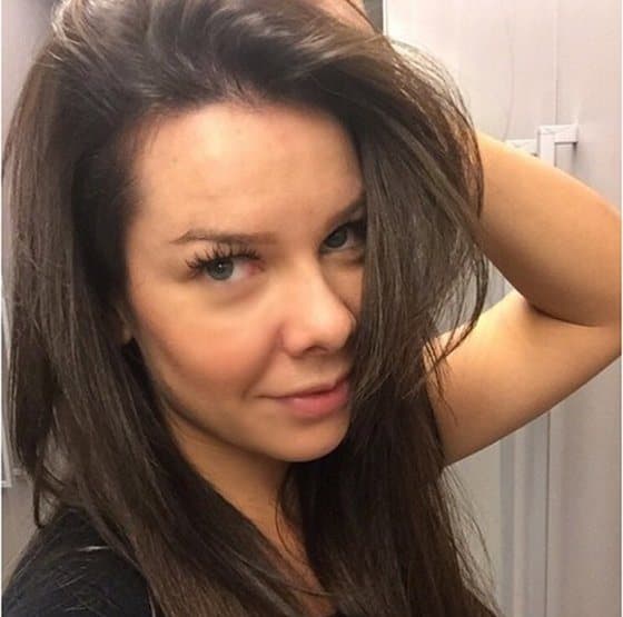 Fernanda Souza chora ao falar do pai em entrevista