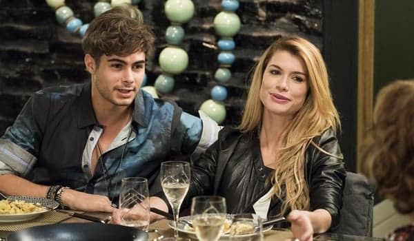 "Rock Story": Léo Régis pede Diana em casamento e, deixa Lázaro e Néia furiosos