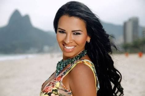 "Gostaria de gerar um filho", revela ex-BBB Ariadna