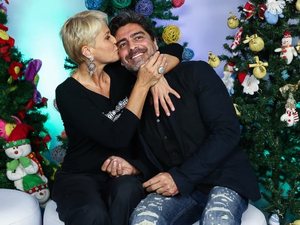 Xuxa comemora namoro com Junno Andrade: "Quatro anos de muito tesão"