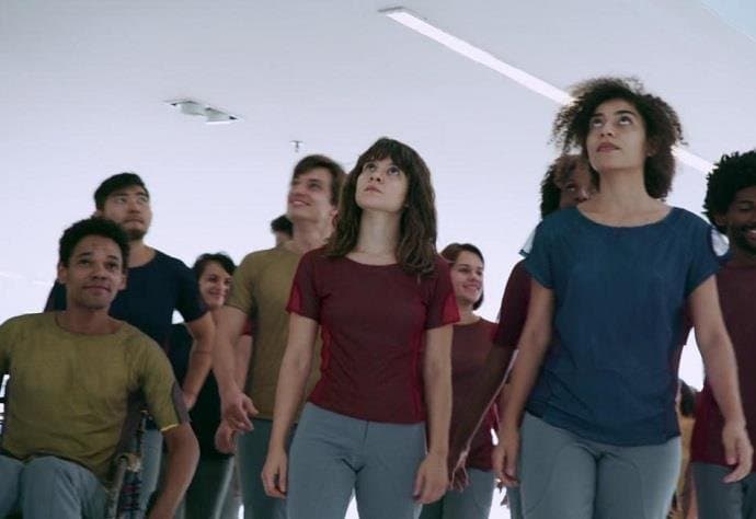 Criticada, série brasileira da Netflix é renovada para 2ª temporada; atores comentam: "Pode melhorar"