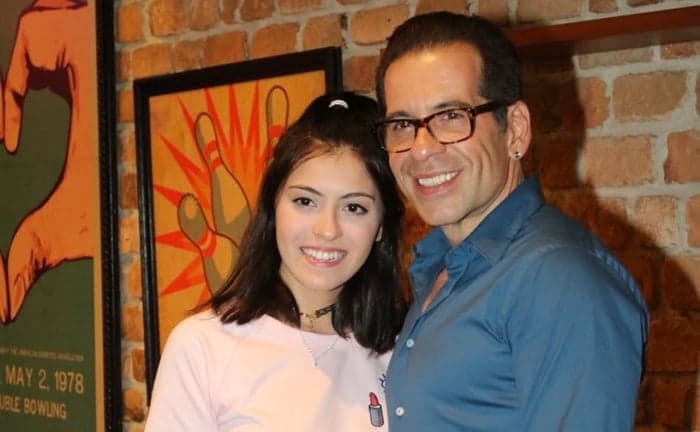 Para evitar regalias, Leandro Hassum deixa filha estreante gravando sozinha na Globo: "É a vida"