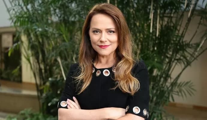 Vivianne Pasmanter volta à TV como freira em "Dois Irmãos"