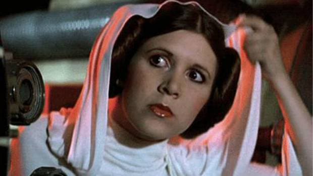 Intérprete da Princesa Leia de Star Wars, Carrie Fisher sofre ataque cardíaco durante voo