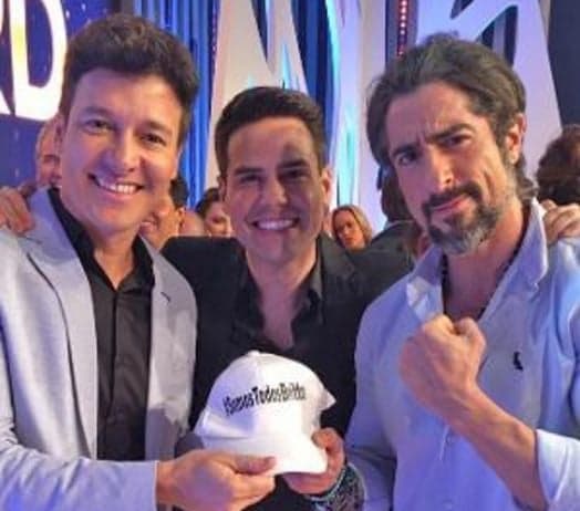 Apresentadores da Record se solidarizam com a saída de Britto Jr do canal