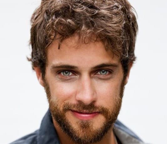 Ronny Kriwat mostra visual para nova novela da Record