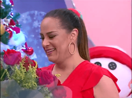 Ao vivo, Silvia Abravanel é homenageada pelo marido e chora muito