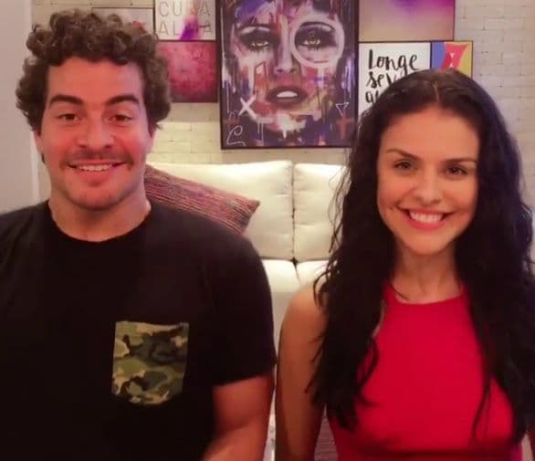 Thiago Martins comenta namoro com Paloma Bernardi: "Eu me esforço para manter o romantismo"