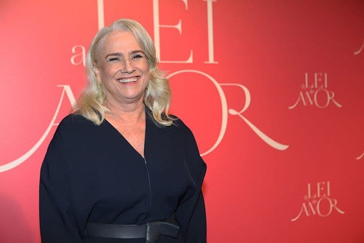 Vera Holtz conta que tem vergonha das cenas quentes na TV