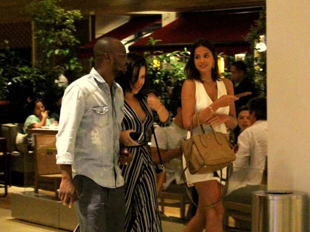 Sem Neymar, Bruna Marquezine curte noite com Thiaguinho